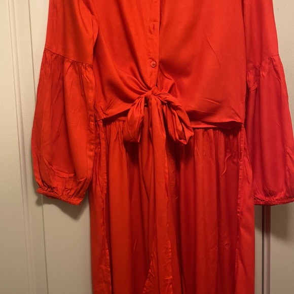 Beautiful, red Venus, high (at the waist) low (to ankle), tie in front blouse. - Picture 8 of 10